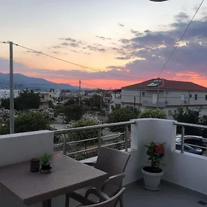 Soni Oruci , Ksamil Albánia
