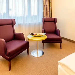 Plaza Premium Szálloda