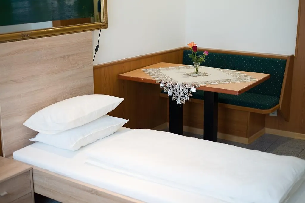 Cafe 168 Bed & Breakfast Viyana Avusturya