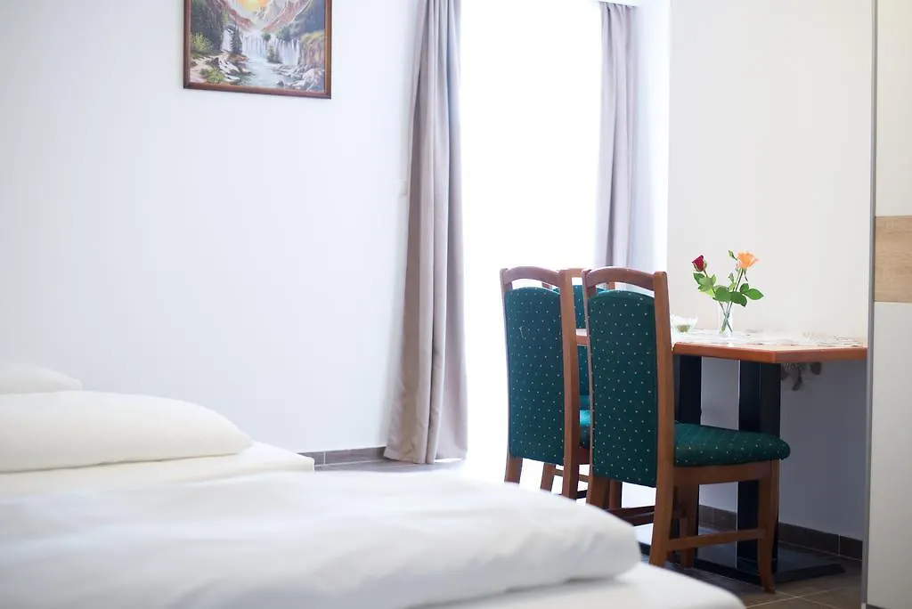 Cafe 168 Bed & Breakfast Viyana