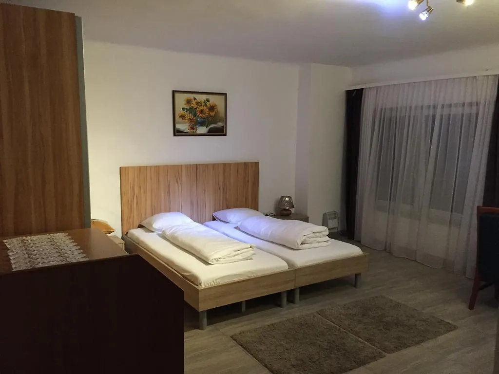 Cafe 168 Bed & Breakfast Viyana 2*,