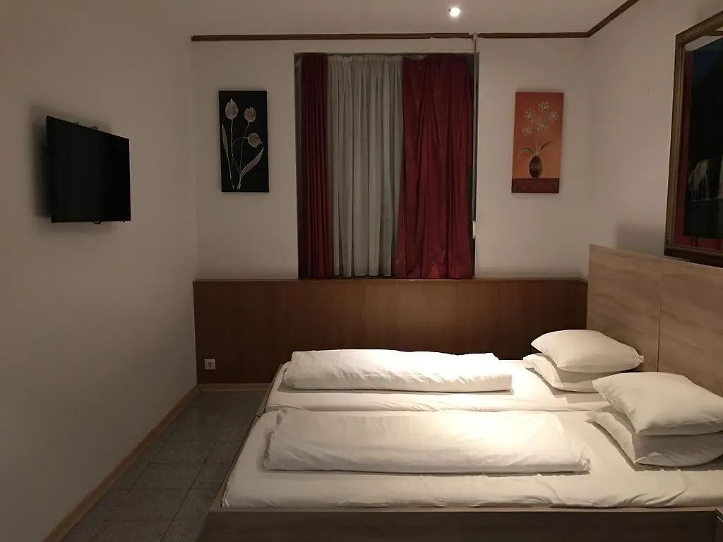 Cafe 168 Bed & Breakfast Viyana Avusturya