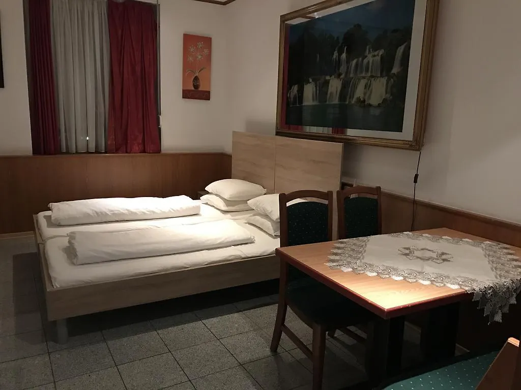 Cafe 168 Bed & Breakfast Viyana 2*,  Avusturya